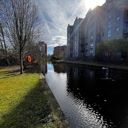 Serene 2-Bed Flat With Canal Views - Coop Live & Ethiad Manchester Exteriör bild