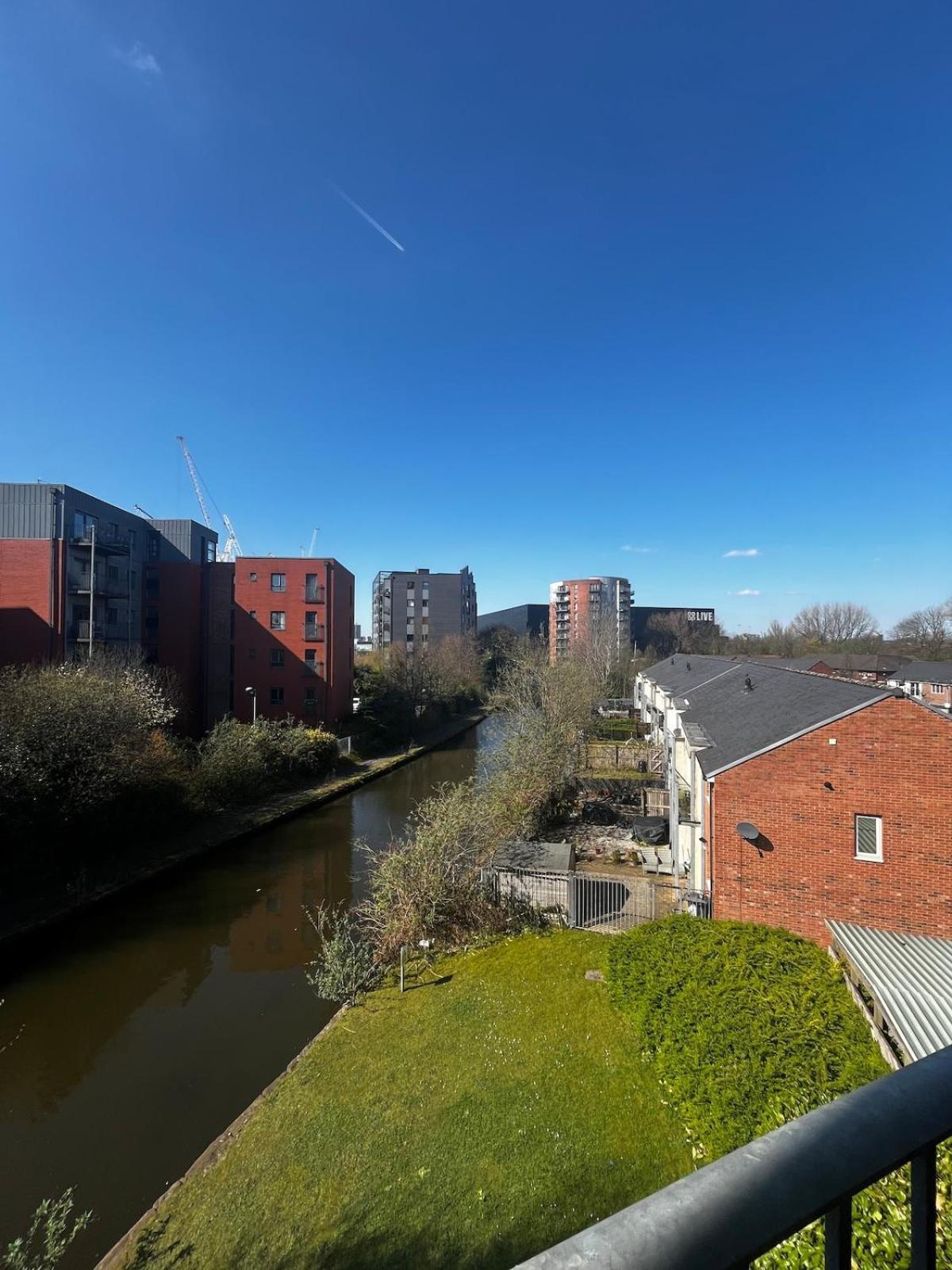Serene 2-Bed Flat With Canal Views - Coop Live & Ethiad Manchester Exteriör bild