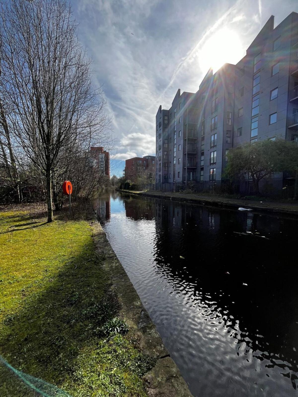 Serene 2-Bed Flat With Canal Views - Coop Live & Ethiad Manchester Exteriör bild