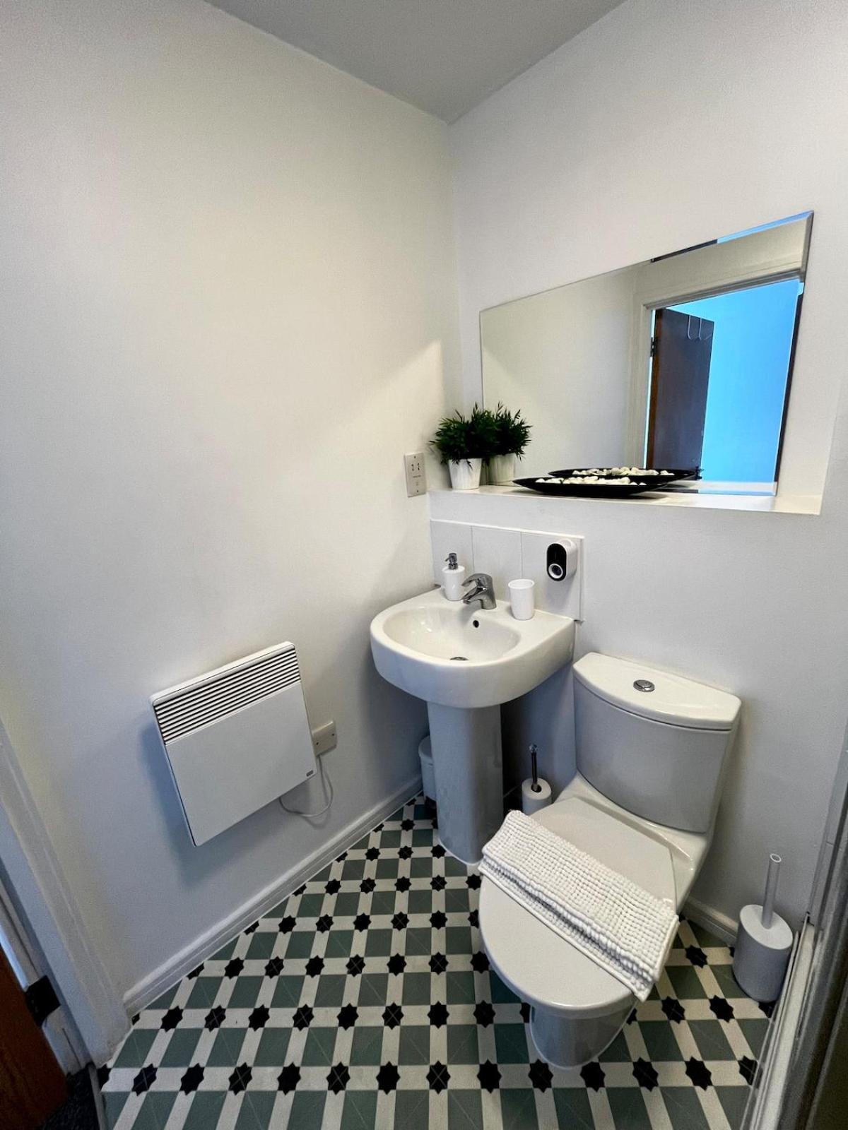 Serene 2-Bed Flat With Canal Views - Coop Live & Ethiad Manchester Exteriör bild