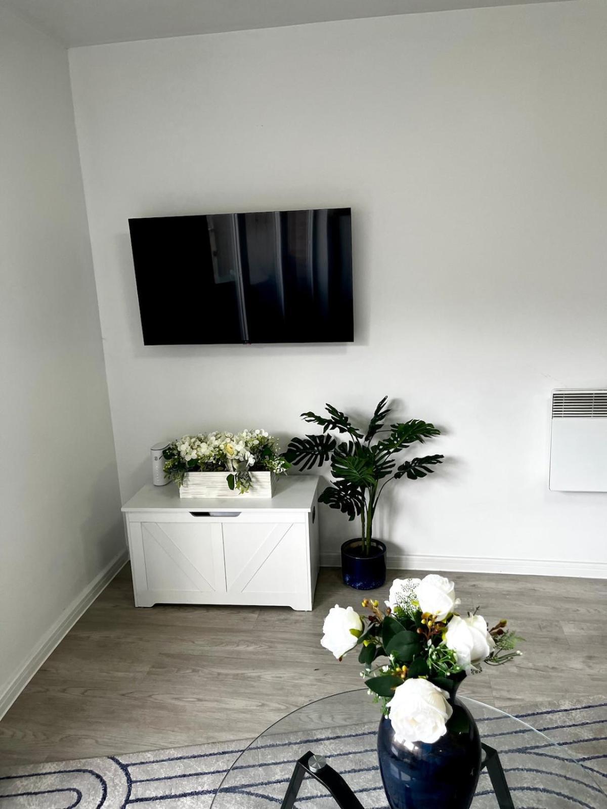 Serene 2-Bed Flat With Canal Views - Coop Live & Ethiad Manchester Exteriör bild